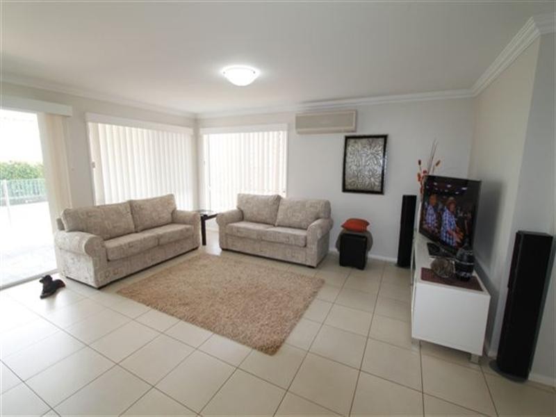 8 Nioka Drive, Highfields QLD 4352