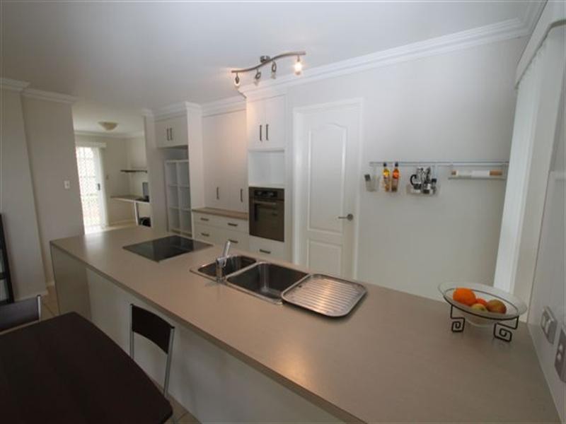 8 Nioka Drive, Highfields QLD 4352