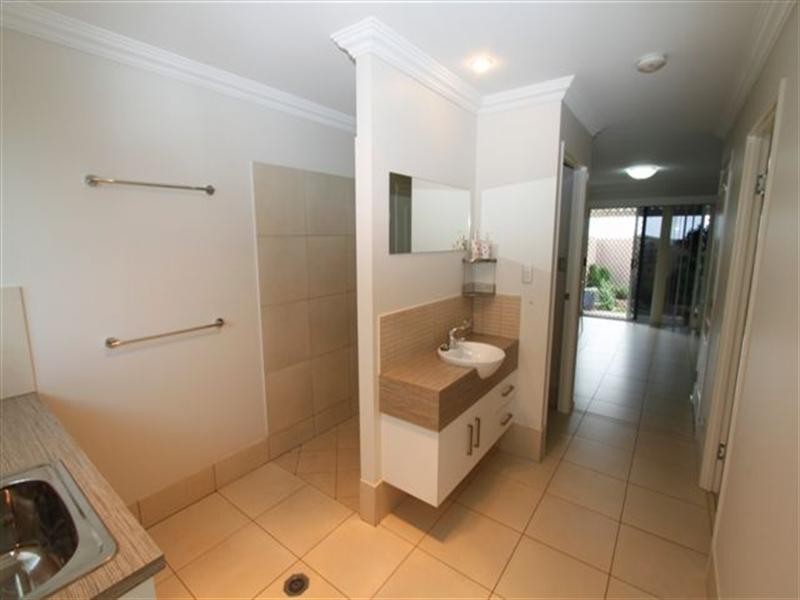 8 Nioka Drive, Highfields QLD 4352