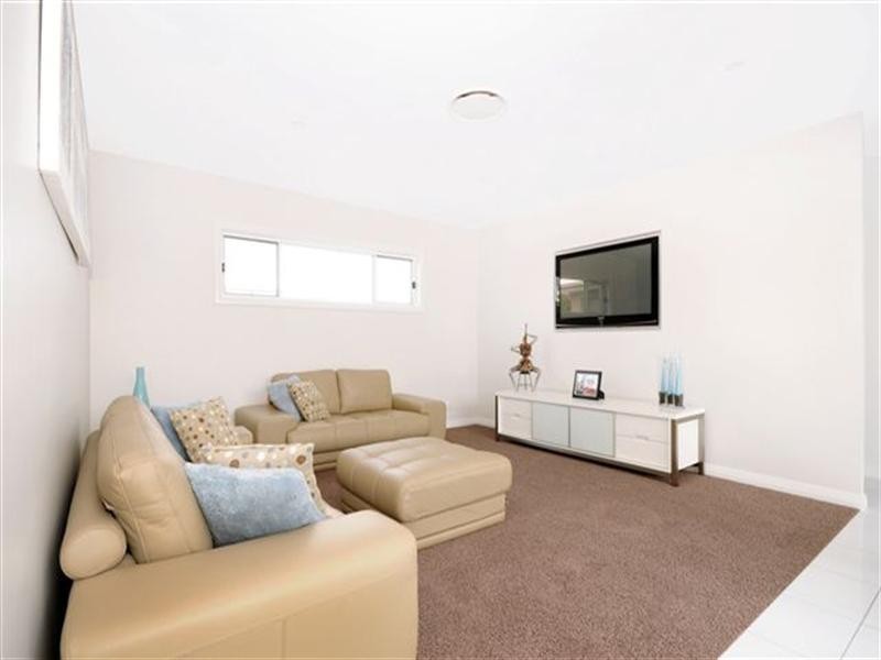 19 Tarlington Street, Middle Ridge QLD 4350