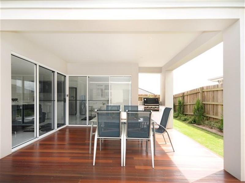 19 Tarlington Street, Middle Ridge QLD 4350