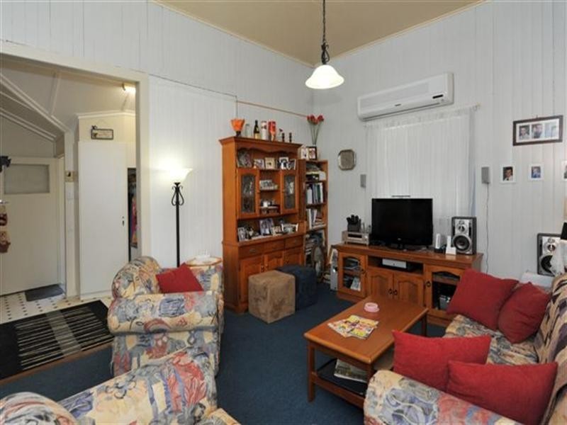 4 Claire-Lee Crescent, Kingsthorpe QLD 4400