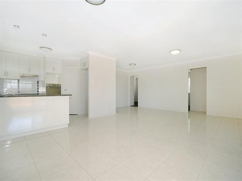 1 Vinnicombe Street, Kearneys Spring QLD 4350