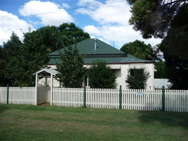 52 Monash Street, Newtown QLD 4350