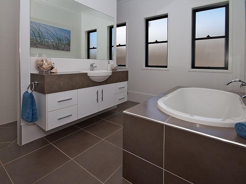 21 Fallon Drive, Middle Ridge QLD 4350