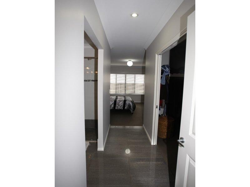 121 Aberdeen Street, Middle Ridge QLD 4350