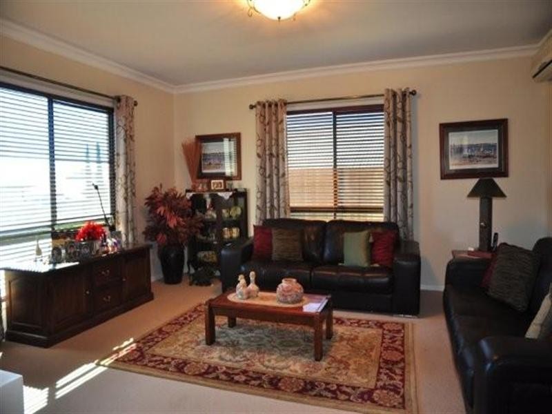22 Barton Street, Middle Ridge QLD 4350