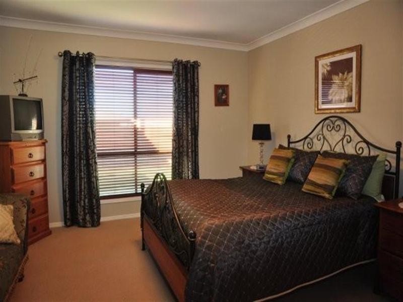22 Barton Street, Middle Ridge QLD 4350