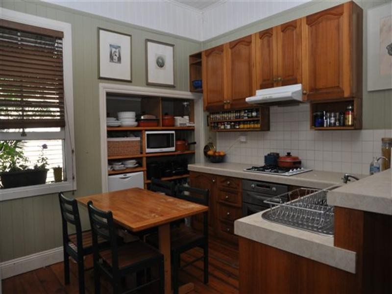 16 Albert Street, Newtown QLD 4350