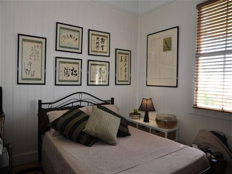 16 Albert Street, Newtown QLD 4350