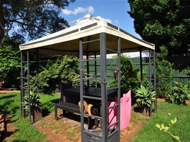 16 Albert Street, Newtown QLD 4350