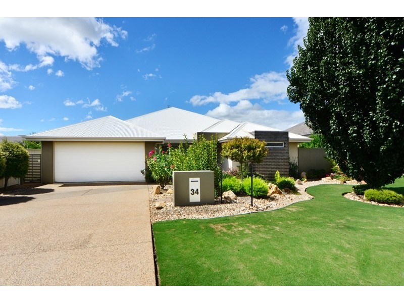 34 Saba Court, Middle Ridge QLD 4350