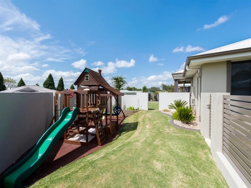 14 Pugh Street, Middle Ridge QLD 4350