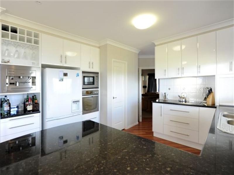 4 West View Court, Glencoe QLD 4352