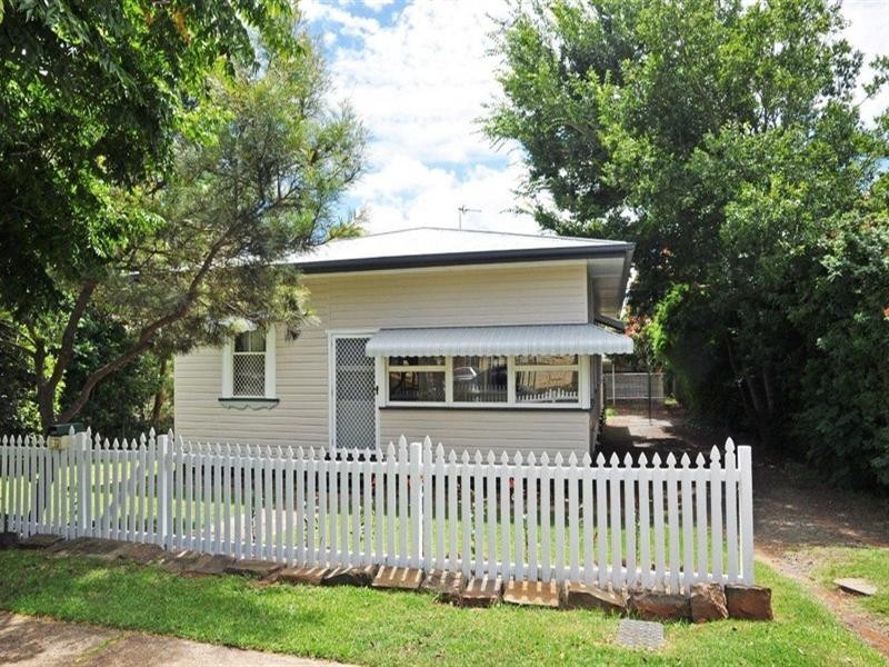 27 Albert Street, Newtown QLD 4350