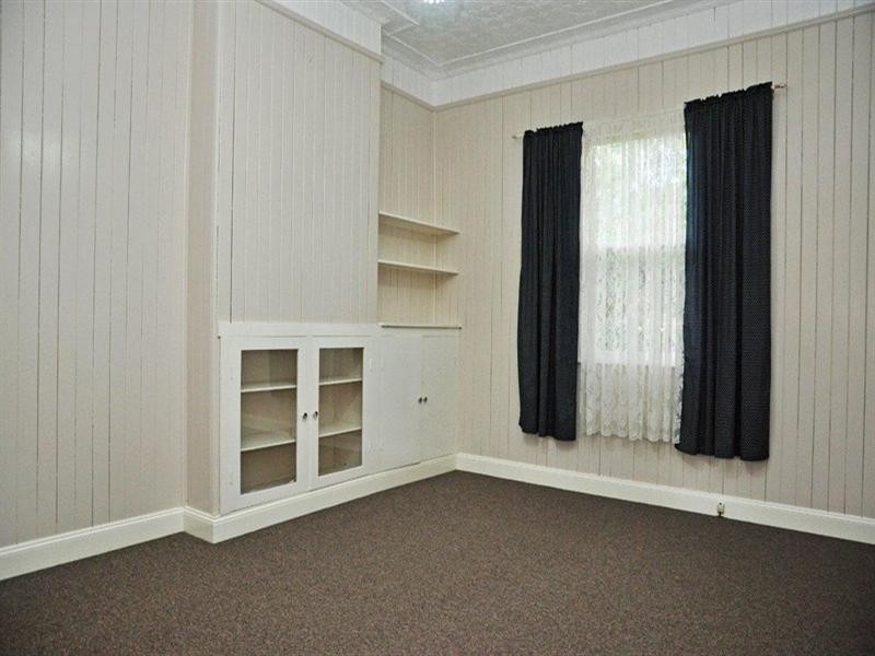 27 Albert Street, Newtown QLD 4350