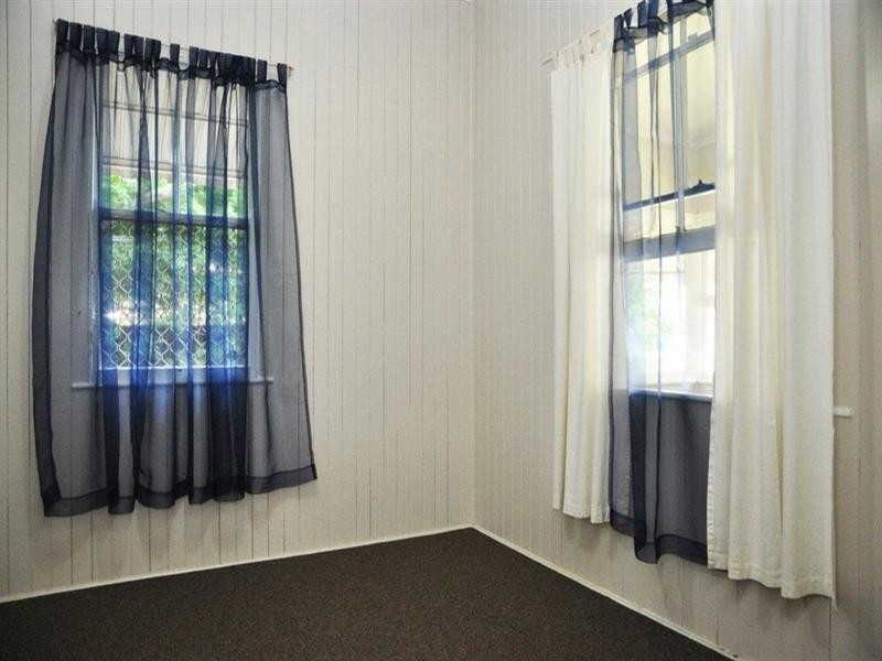 27 Albert Street, Newtown QLD 4350
