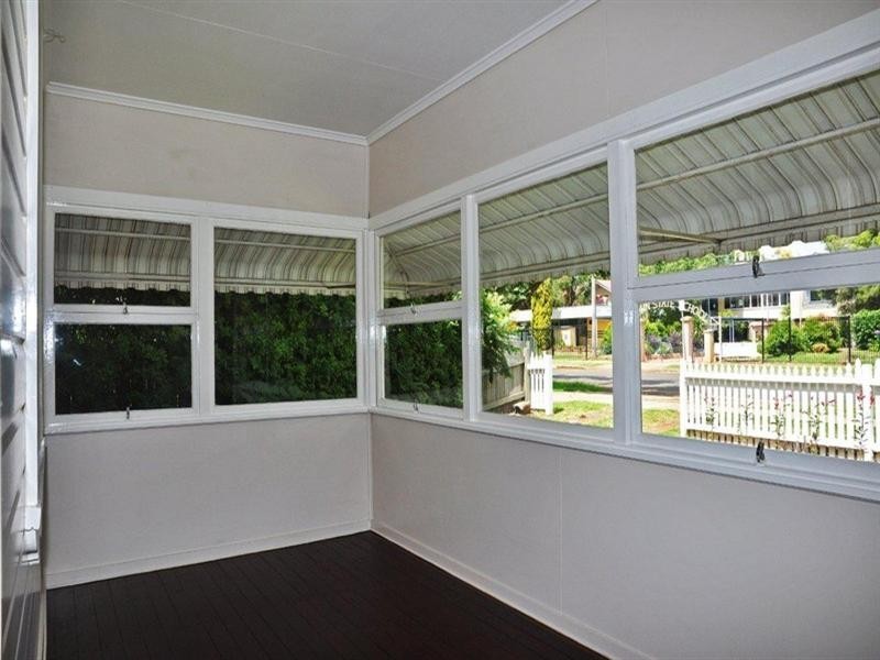 27 Albert Street, Newtown QLD 4350