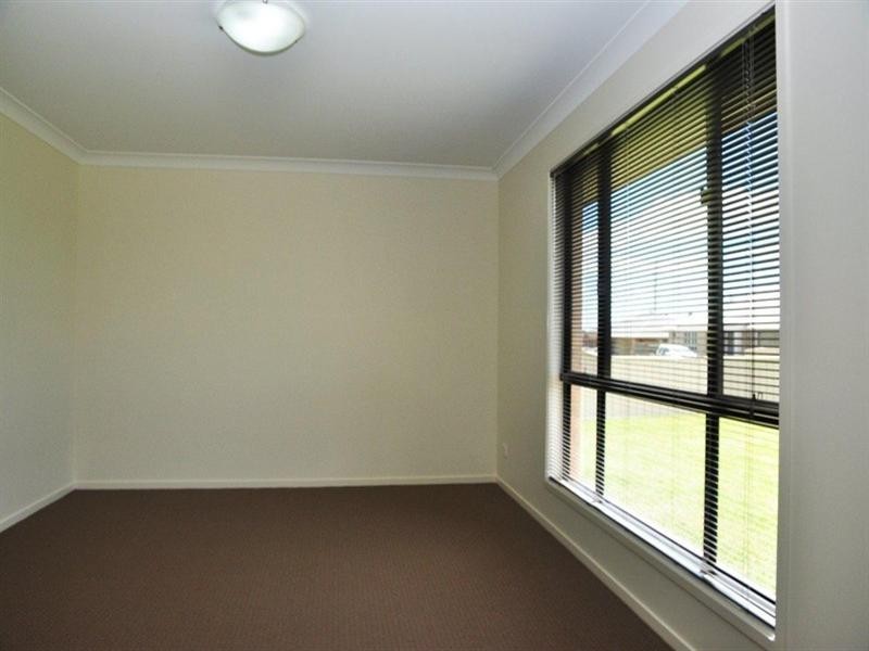 8 Grandslam Street, Glenvale QLD 4350