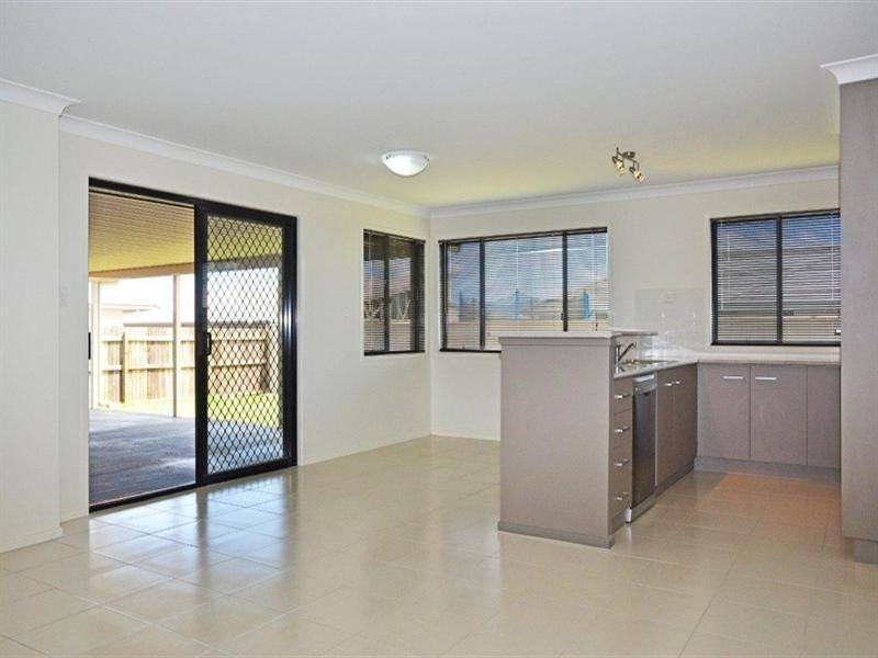 8 Grandslam Street, Glenvale QLD 4350