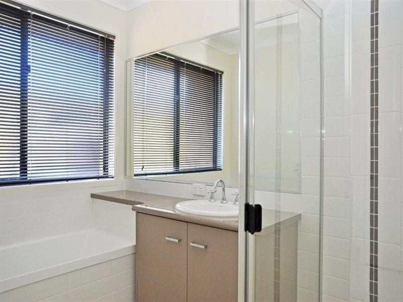 8 Grandslam Street, Glenvale QLD 4350