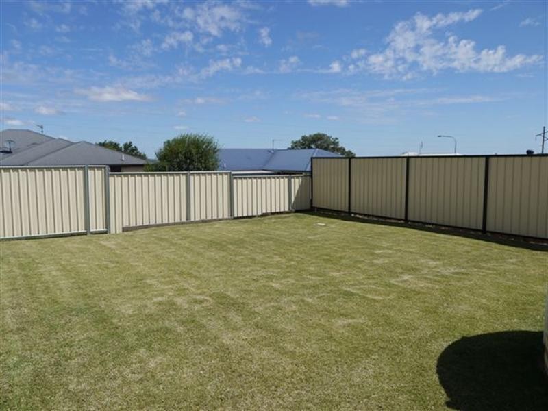 18 Wellington Street, Wyreema QLD 4352