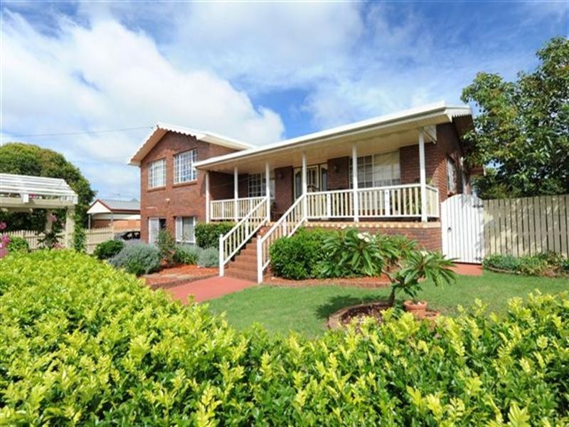 9 Mott Crescent, Toowoomba QLD 4350