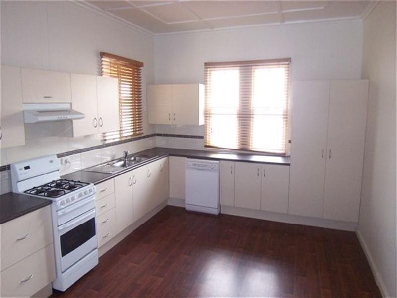 255 Taylor Street, Wilsonton QLD 4350