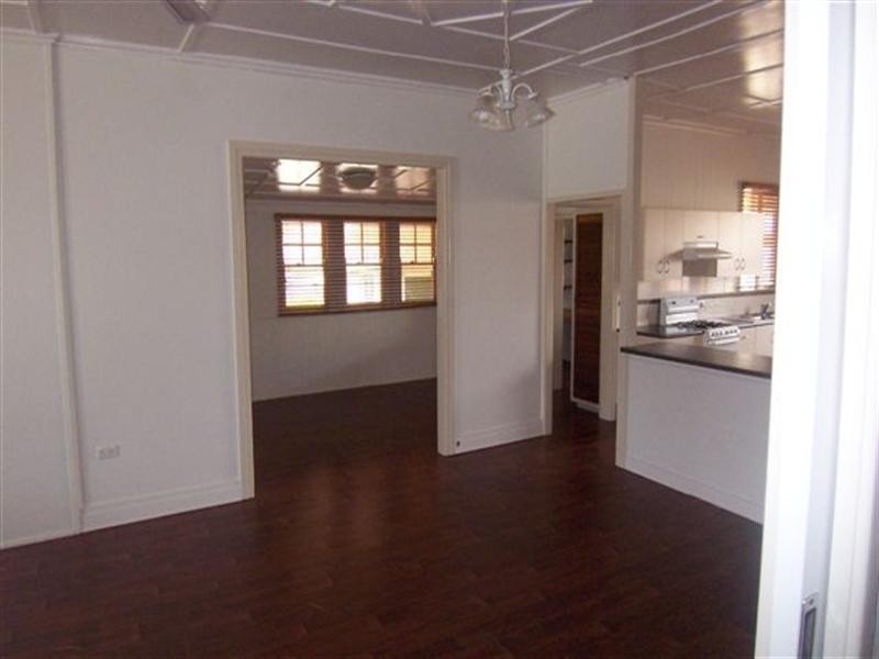 255 Taylor Street, Wilsonton QLD 4350