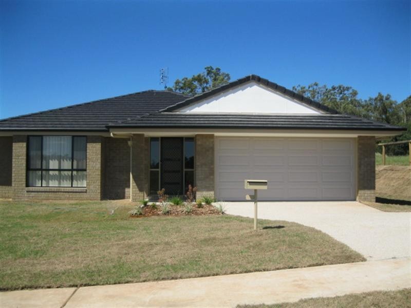 12 Rosella Gardens Drive, Highfields QLD 4352