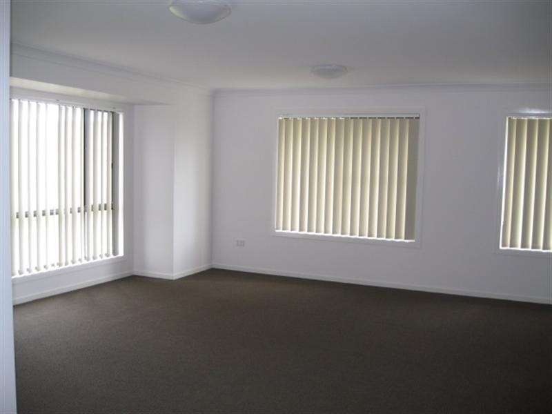 12 Rosella Gardens Drive, Highfields QLD 4352