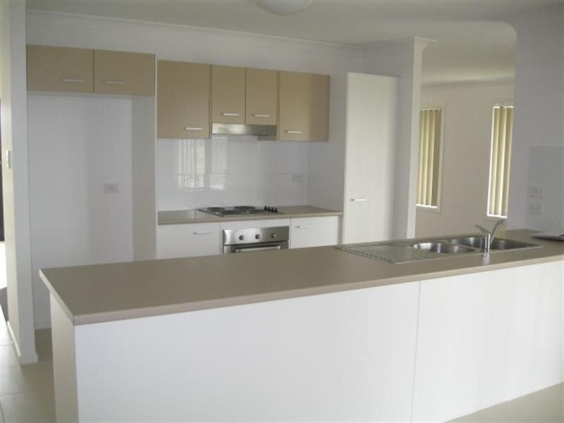 12 Rosella Gardens Drive, Highfields QLD 4352