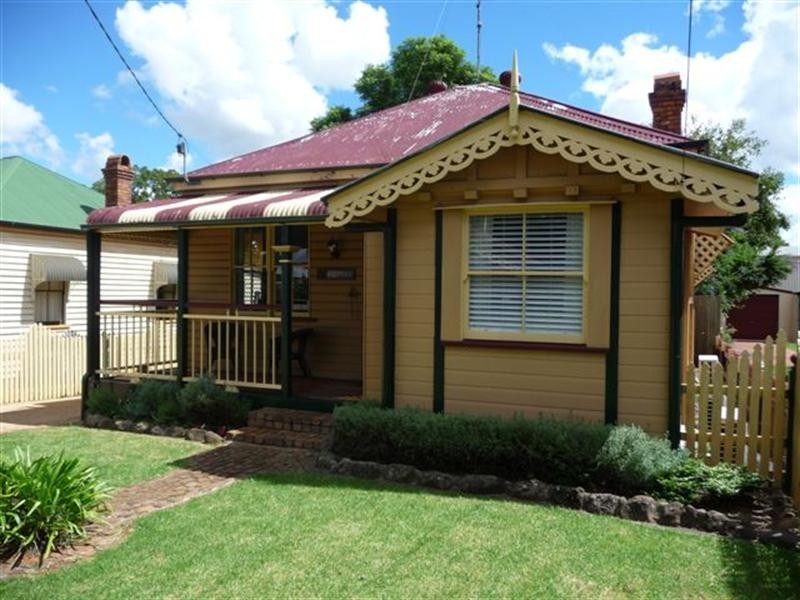 9 Grenier Street, North Toowoomba QLD 4350