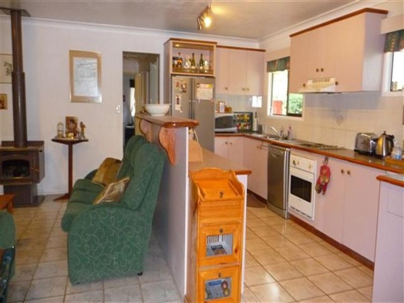 22 Amos Crescent, Mount Lofty QLD 4350