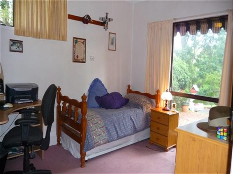 22 Amos Crescent, Mount Lofty QLD 4350