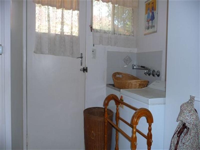 22 Amos Crescent, Mount Lofty QLD 4350