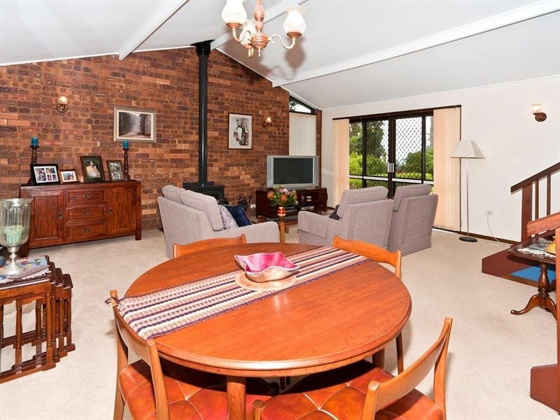 14 Hilltop Crescent, Blue Mountain Heights QLD 4350