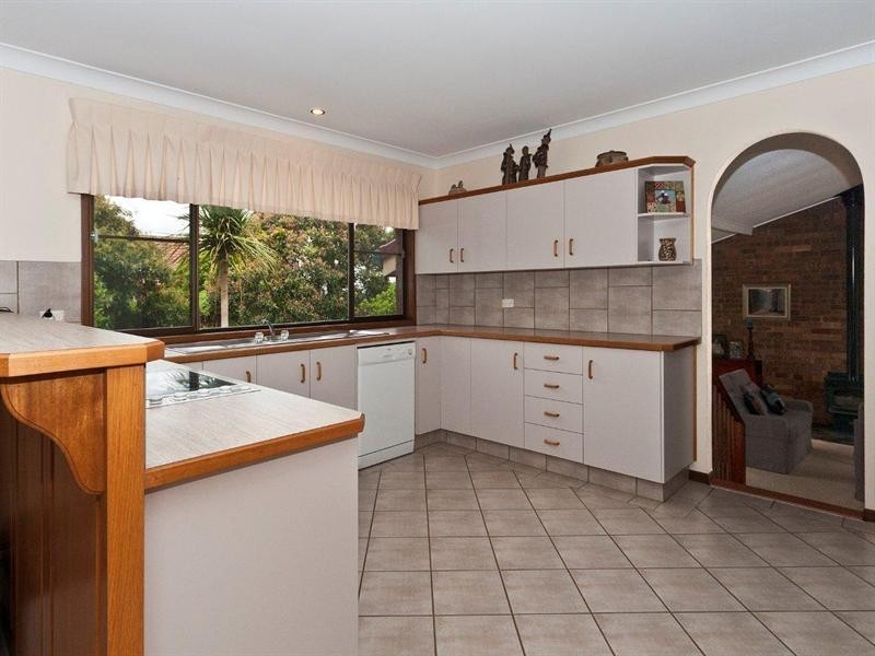 14 Hilltop Crescent, Blue Mountain Heights QLD 4350