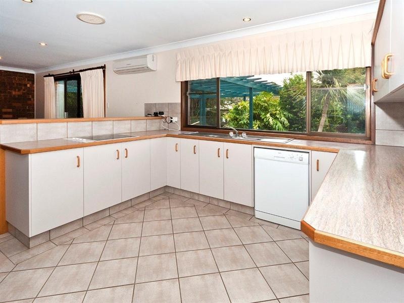 14 Hilltop Crescent, Blue Mountain Heights QLD 4350