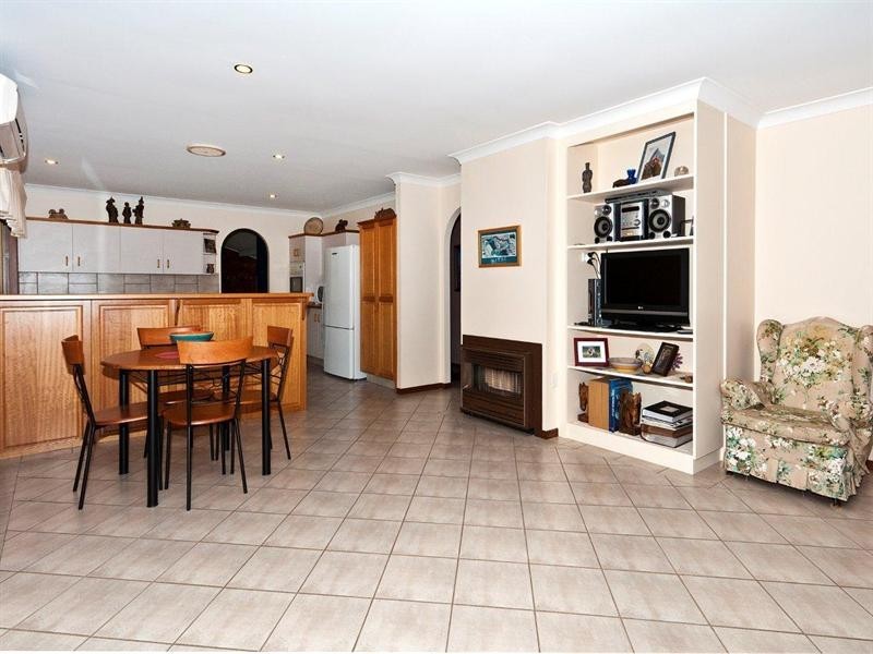 14 Hilltop Crescent, Blue Mountain Heights QLD 4350