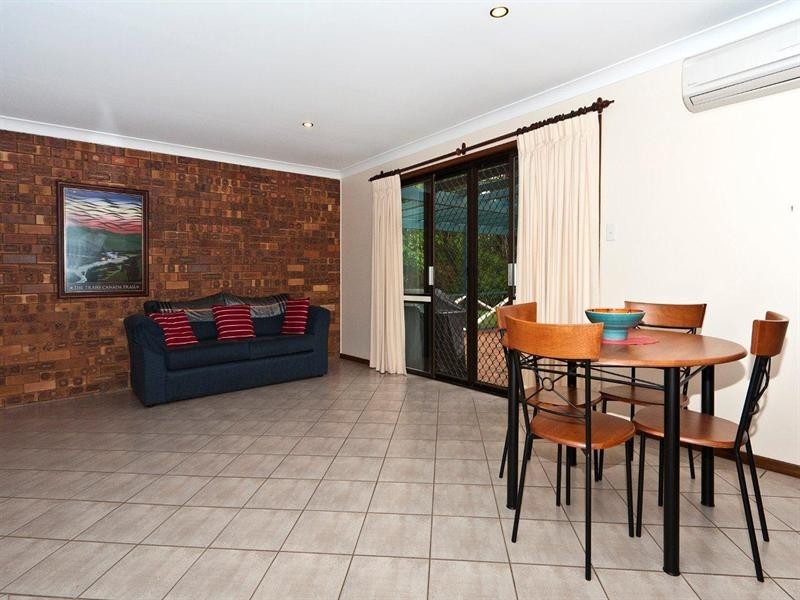 14 Hilltop Crescent, Blue Mountain Heights QLD 4350