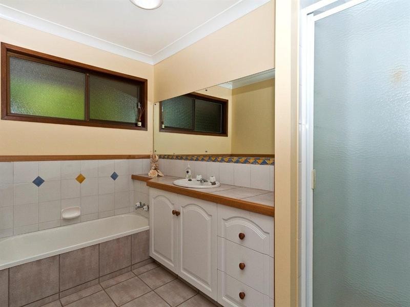 14 Hilltop Crescent, Blue Mountain Heights QLD 4350