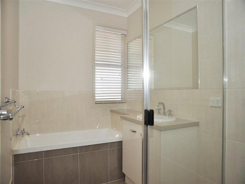 136 Kearney Street, Kearneys Spring QLD 4350