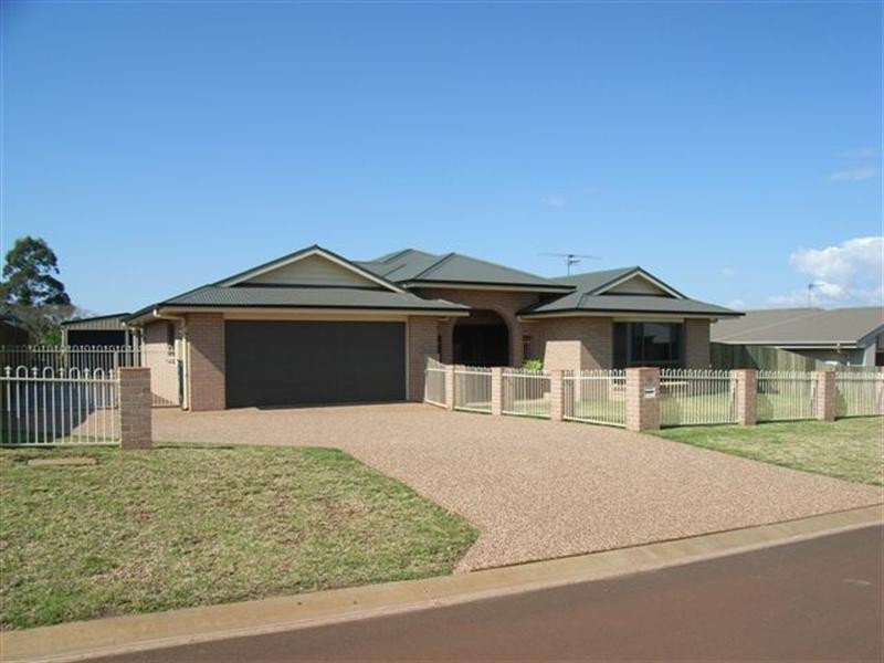 11 Krefter Crescent, Highfields QLD 4352