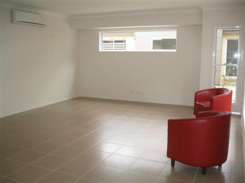 1/1 Barry Street, Mount Lofty QLD 4350