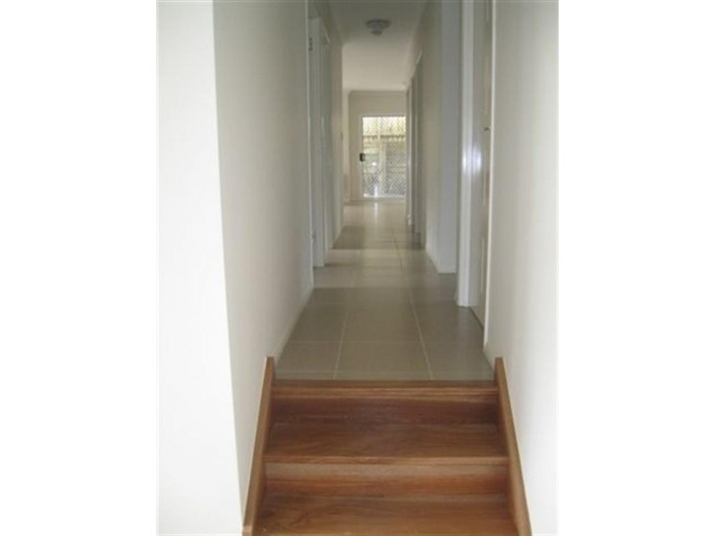 1/1 Barry Street, Mount Lofty QLD 4350