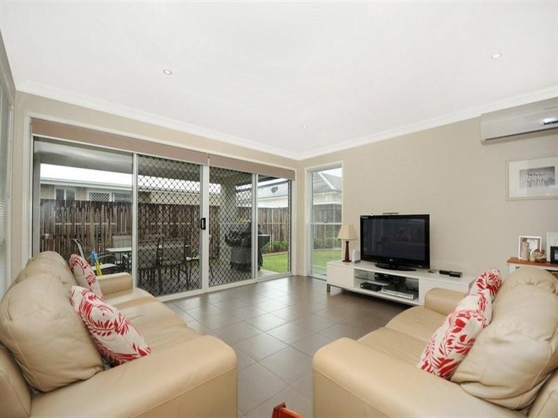 12 Fallon Drive, Middle Ridge QLD 4350