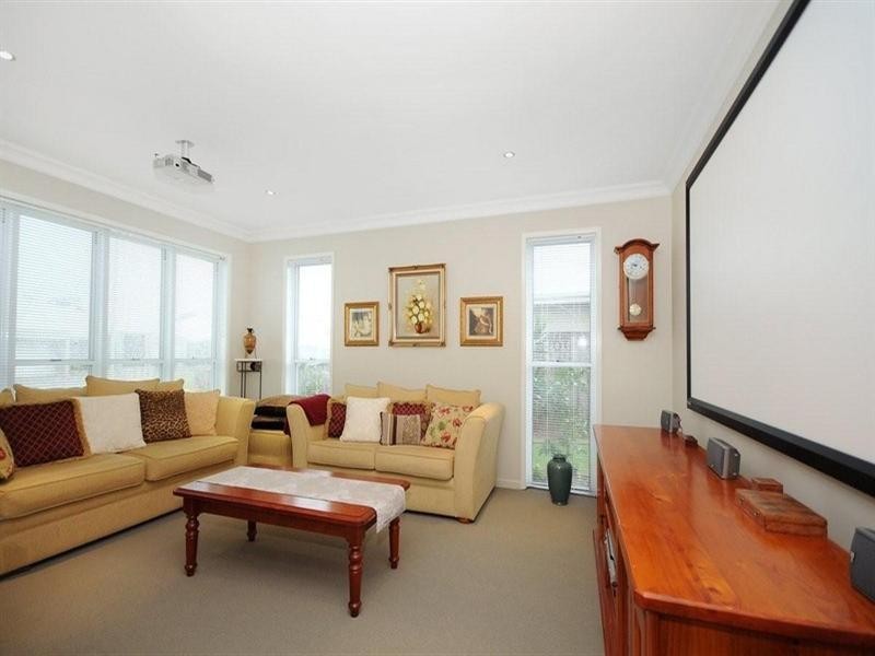 12 Fallon Drive, Middle Ridge QLD 4350