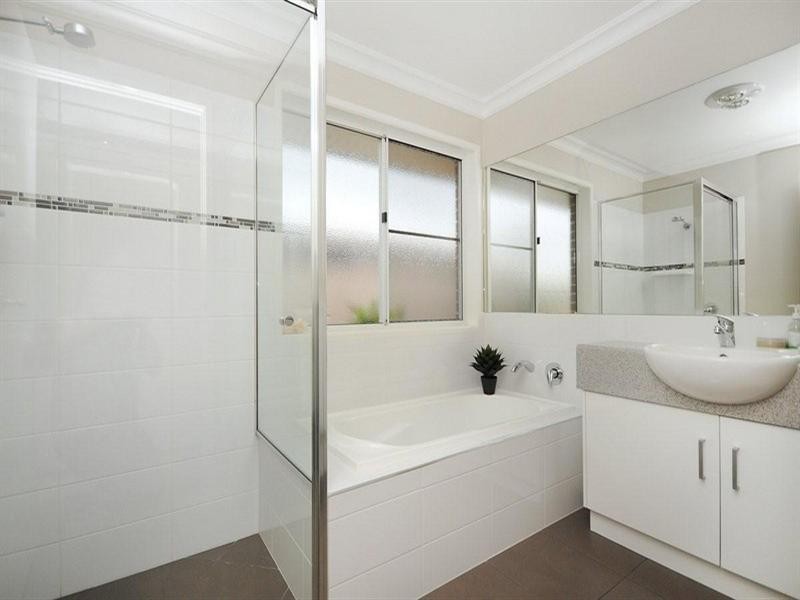 12 Fallon Drive, Middle Ridge QLD 4350