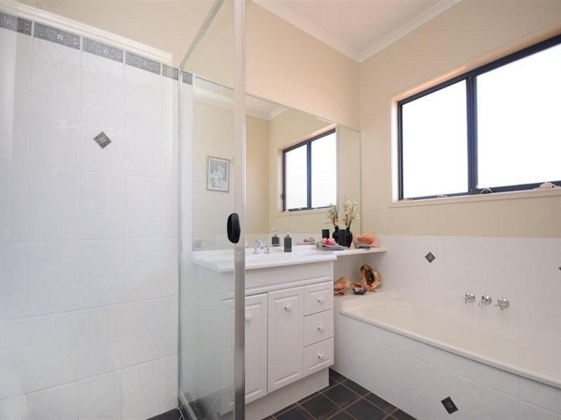 143 Nelson Street, Kearneys Spring QLD 4350